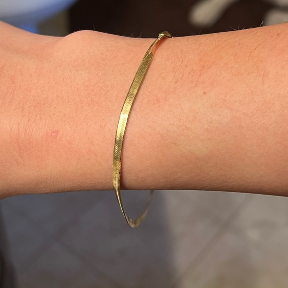 Kendra Scott Herringbone Chain Bracelet in 18k Yellow Gold Vermeil - Picture 11 of 12